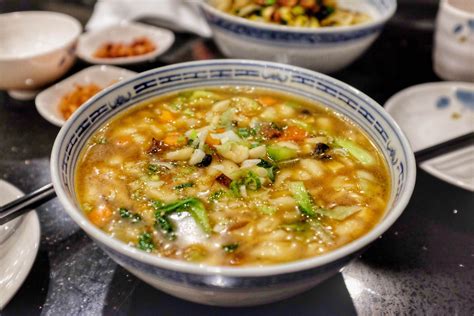 Traditional Shaanxi Dishes and Modern Twists in the Magic Kitchen